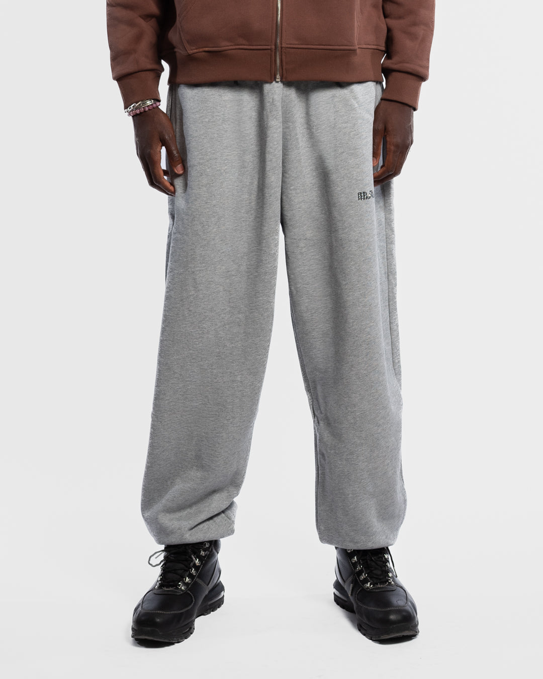 BAARA FW25 - GREY RHINESTONE SWEATPANTS
