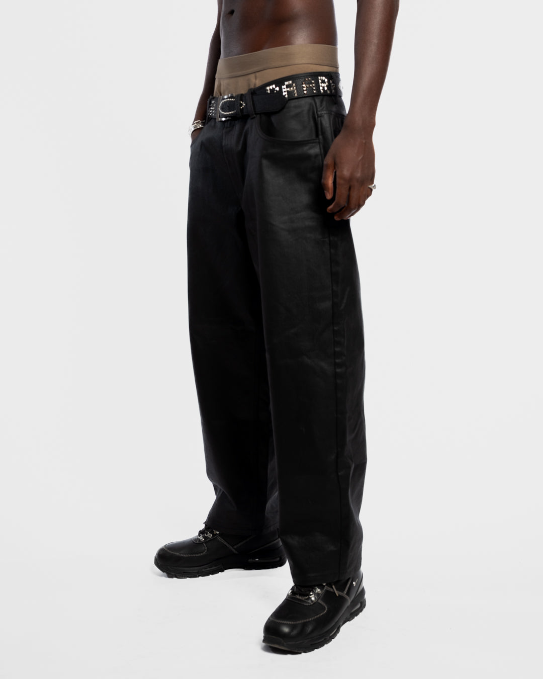 BAARA FW25 - BLACK WAX COATED DENIM