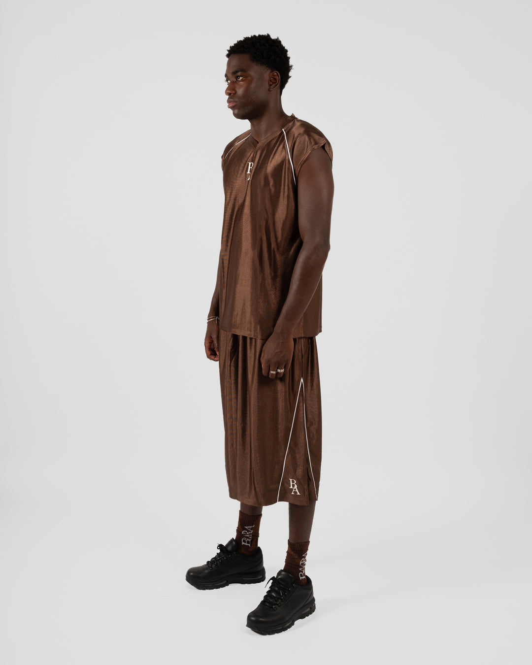 1. BAARA SS26 -  BROWN STREETBALL SHORT