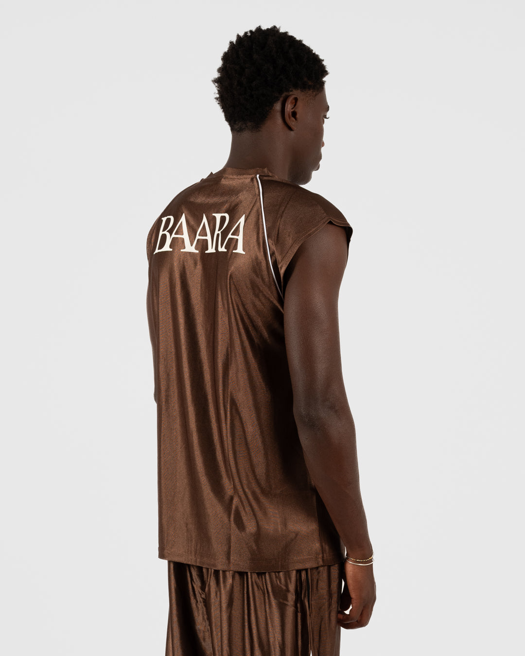 1. BAARA SS26 -  BROWN STREETBALL JERSEY