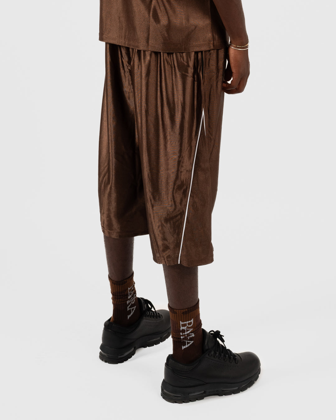 1. BAARA SS26 -  BROWN STREETBALL SHORT