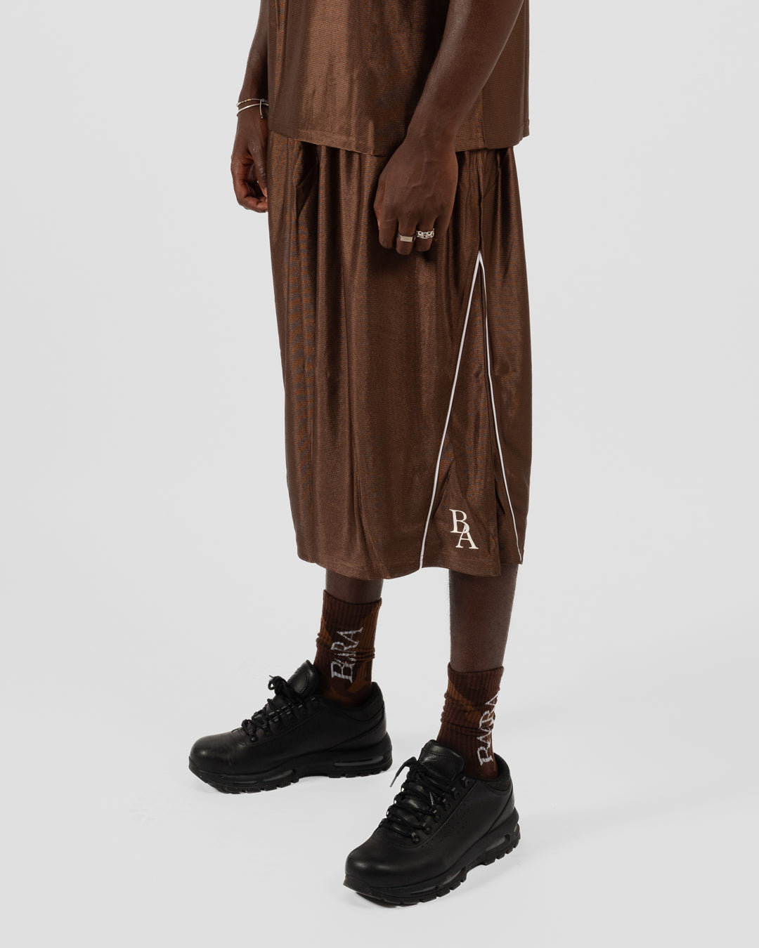 1. BAARA SS26 -  BROWN STREETBALL SHORT