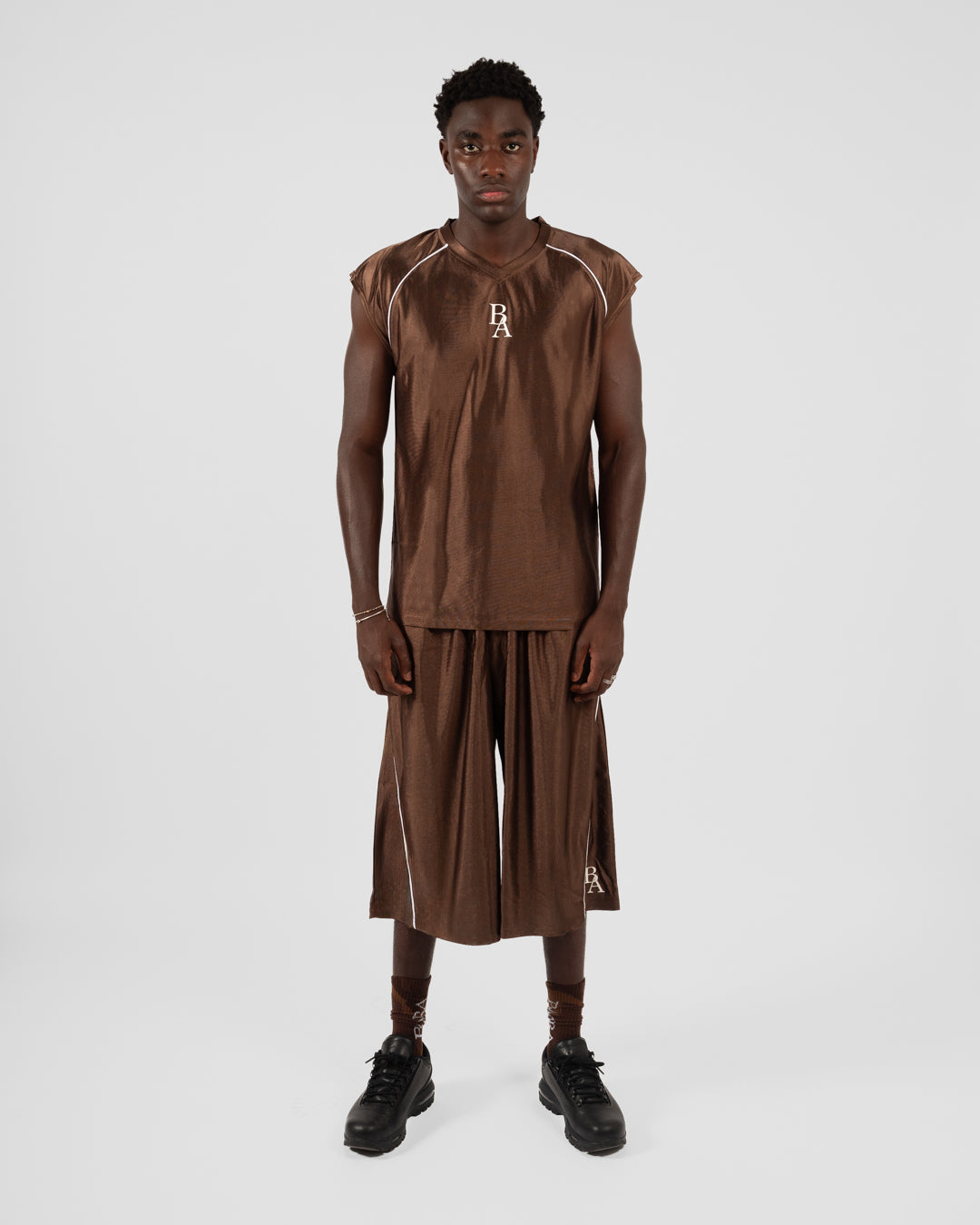 1. BAARA SS26 -  BROWN STREETBALL SHORT