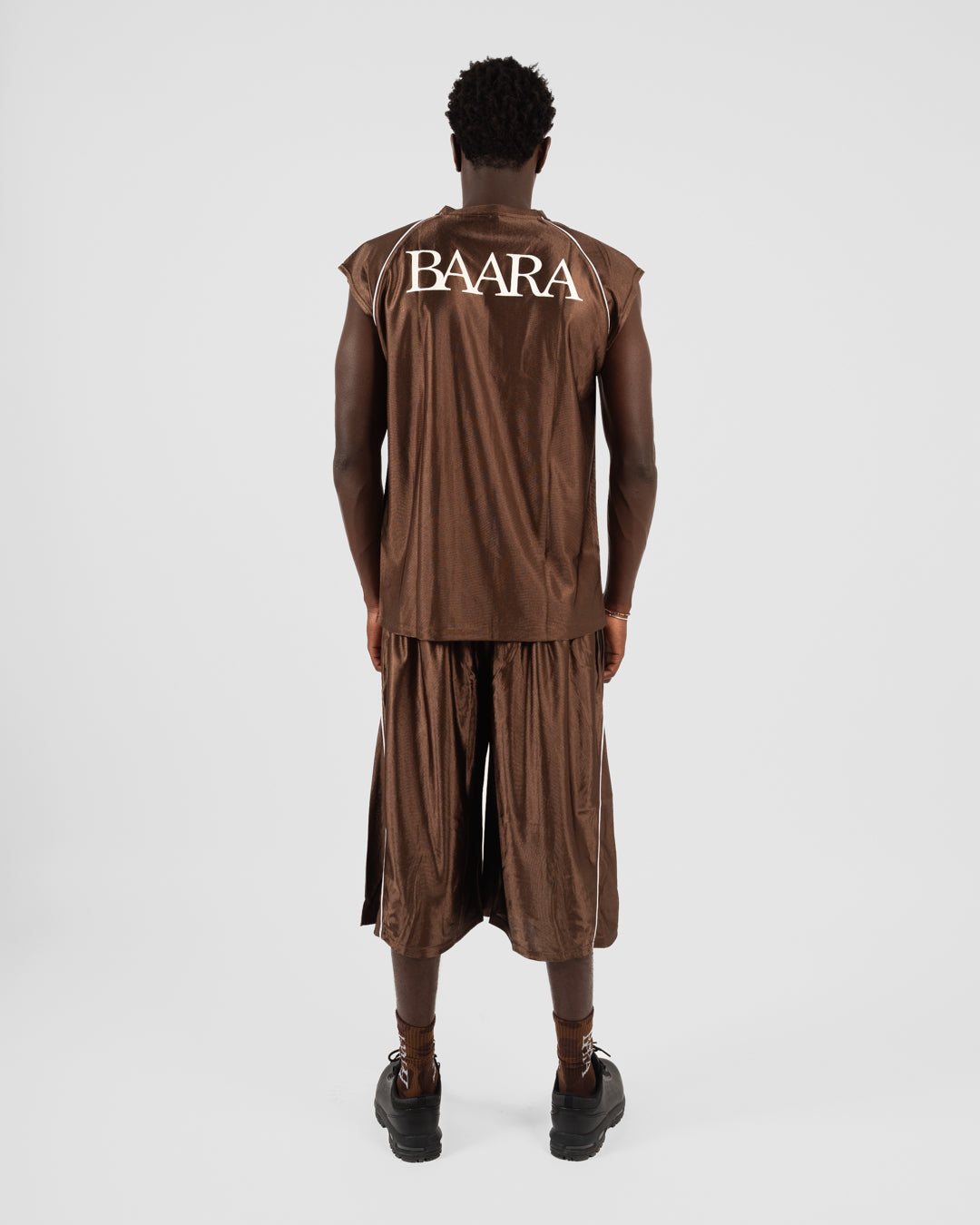1. BAARA SS26 -  BROWN STREETBALL SHORT