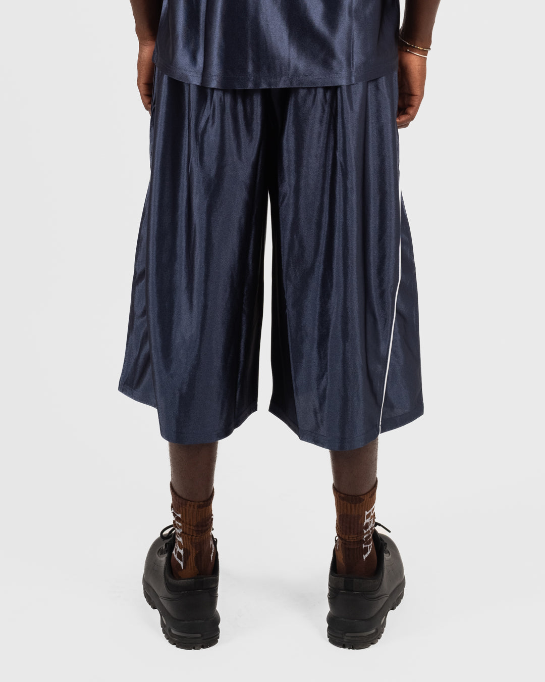 1. BAARA SS26 -  BLUE STREETBALL SHORT