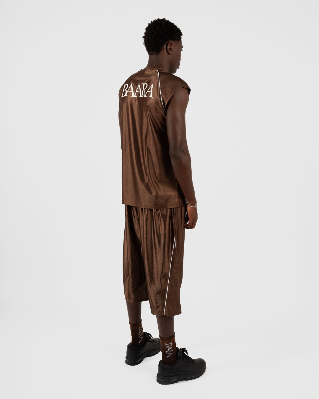 1. BAARA SS26 -  BROWN STREETBALL SHORT