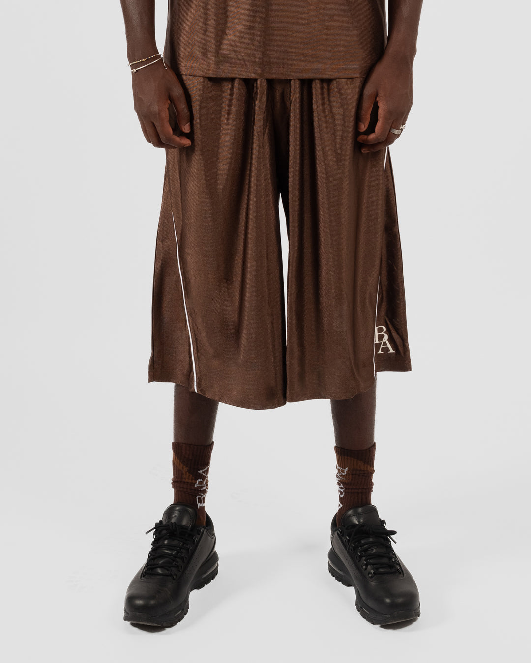 1. BAARA SS26 -  BROWN STREETBALL SHORT
