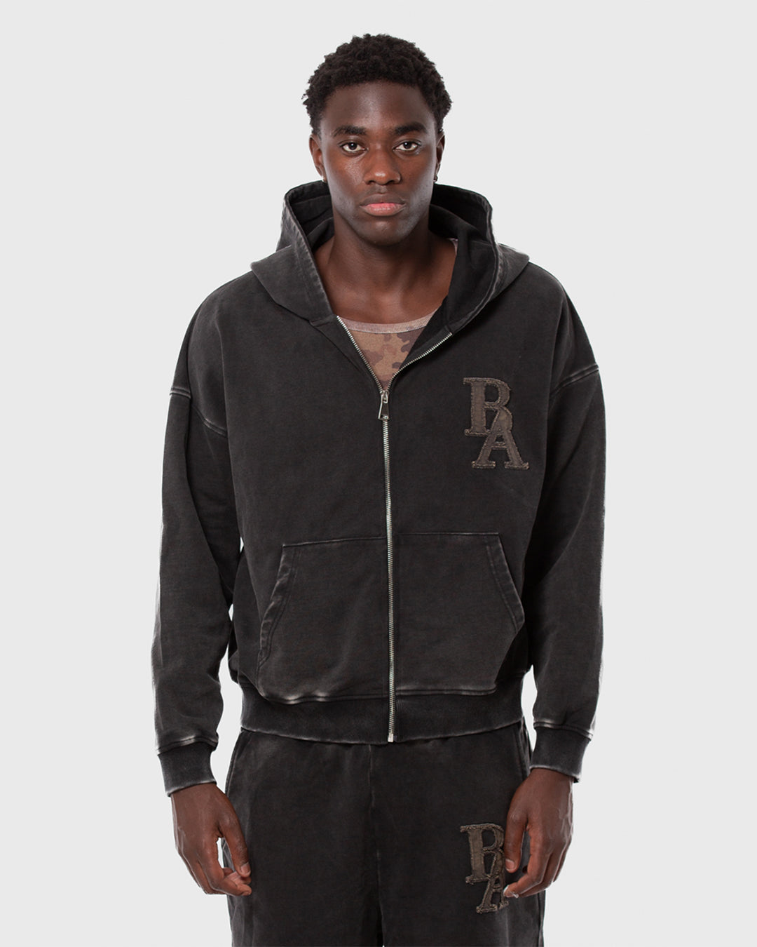 2. BAARA SS26 -   ANTHRACITE ZIP SWEAT-SHIRT