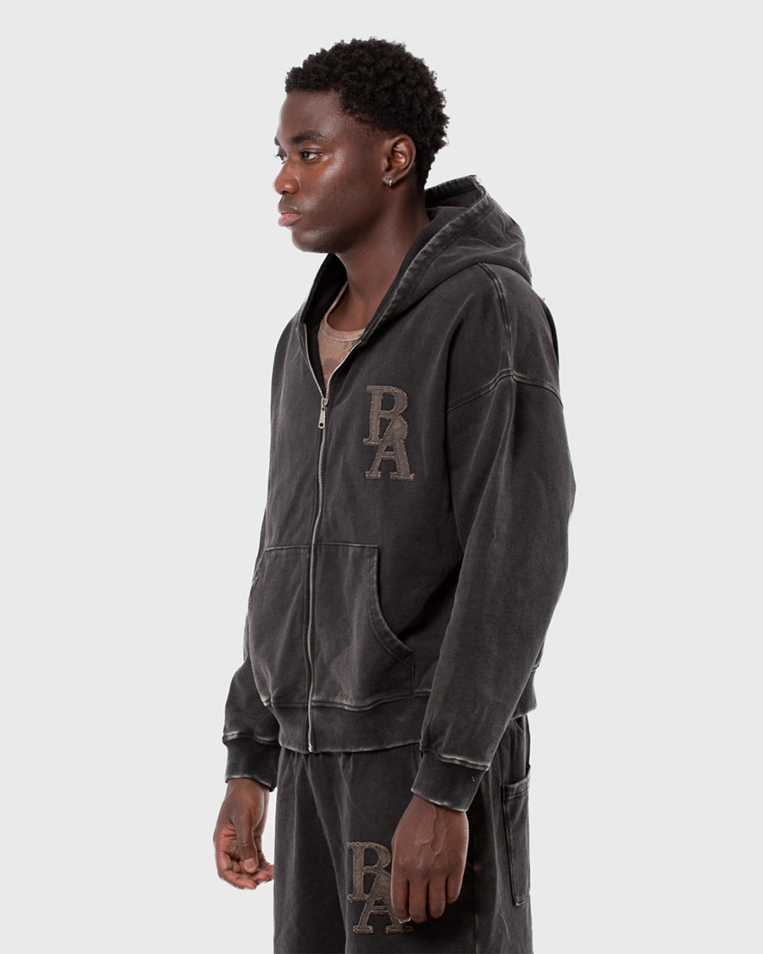 2. BAARA SS26 -   ANTHRACITE ZIP SWEAT-SHIRT
