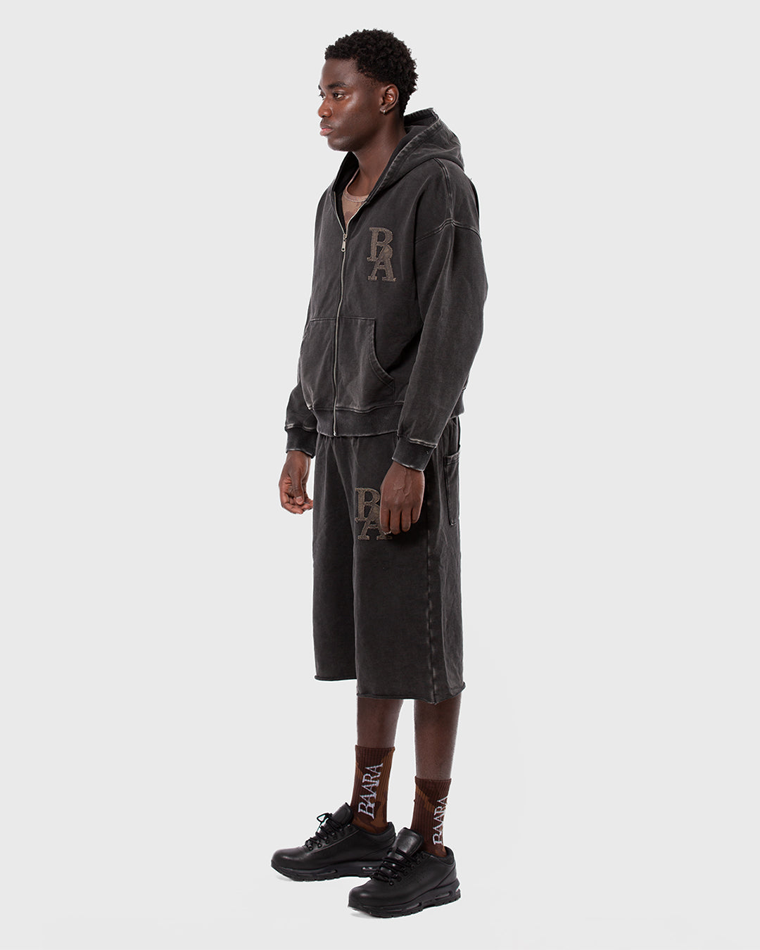 2. BAARA SS26 -  ANTHRACITE SHORT