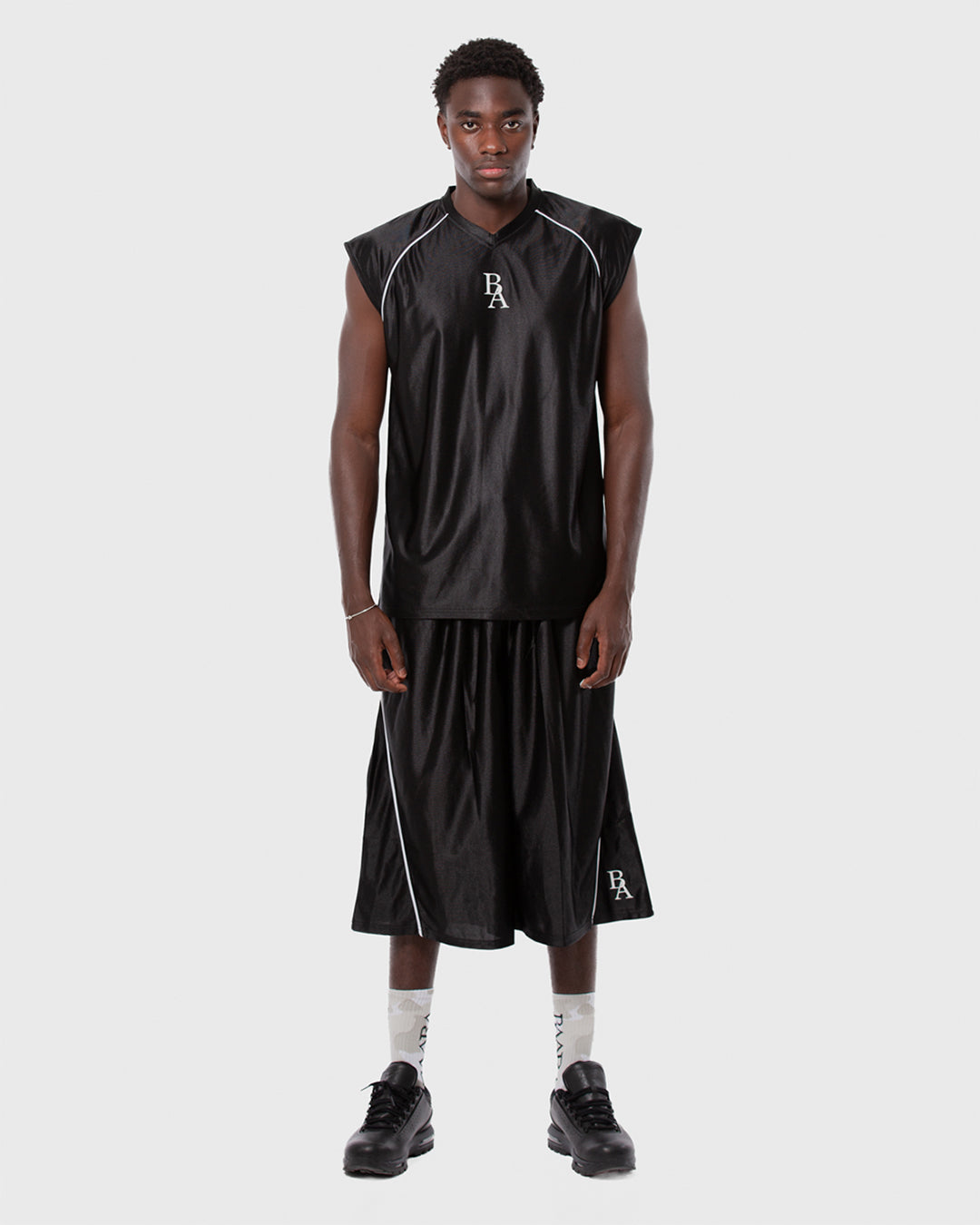 1. BAARA SS26 -  BLACK STREETBALL SHORT
