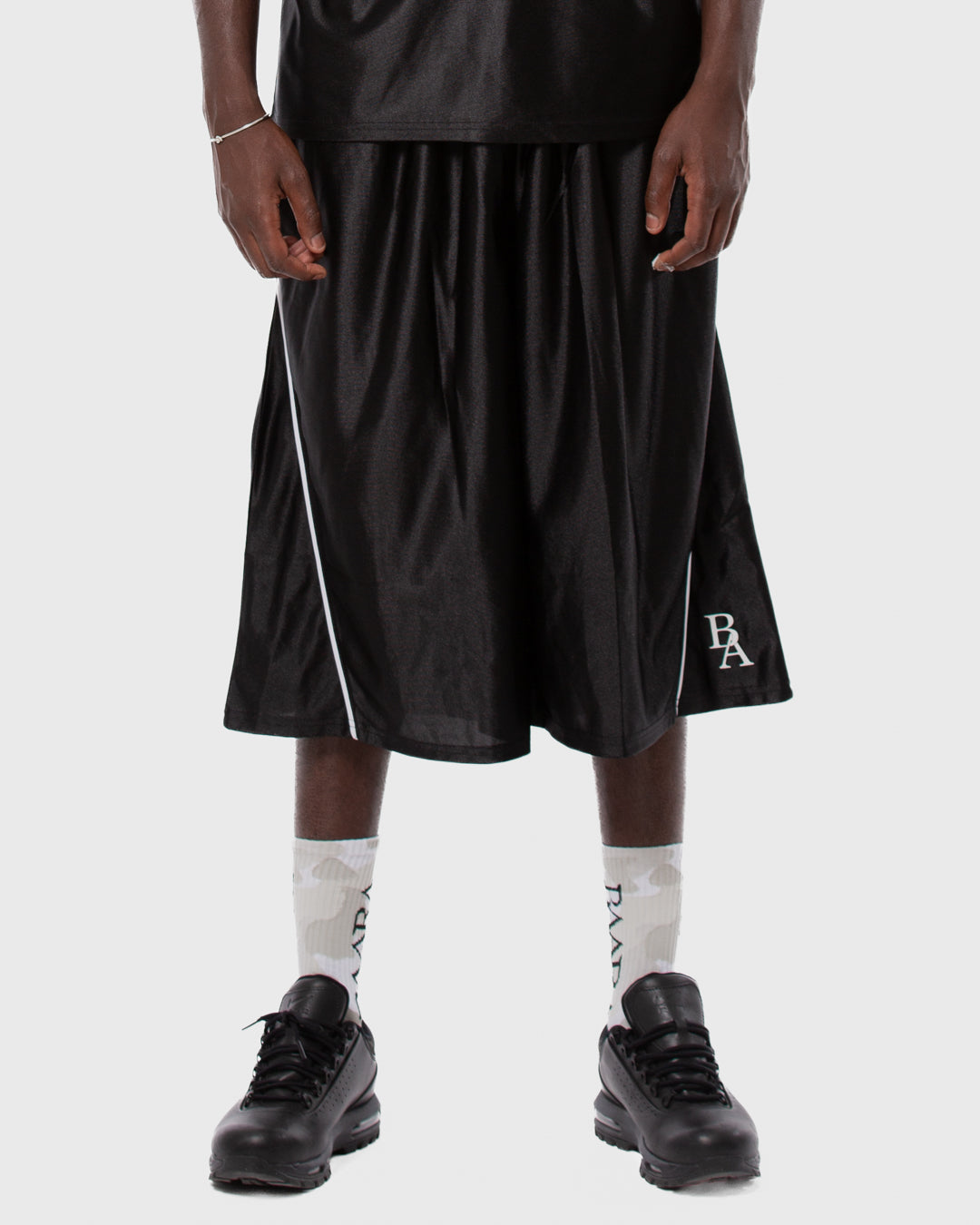 1. BAARA SS26 -  BLACK STREETBALL SHORT