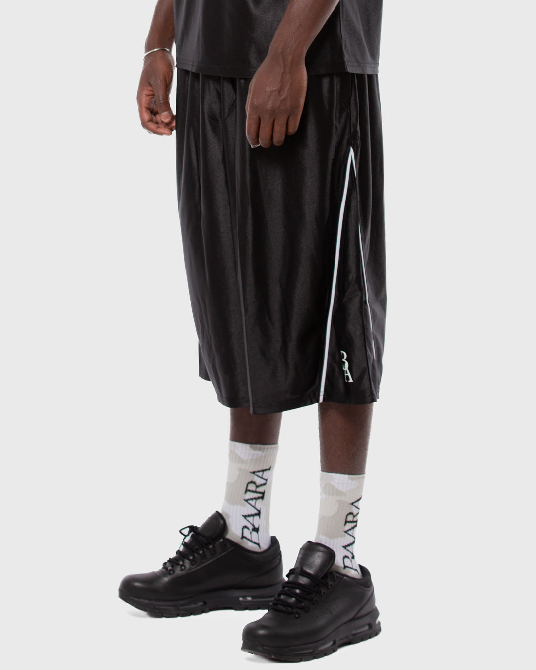 1. BAARA SS26 -  BLACK STREETBALL SHORT