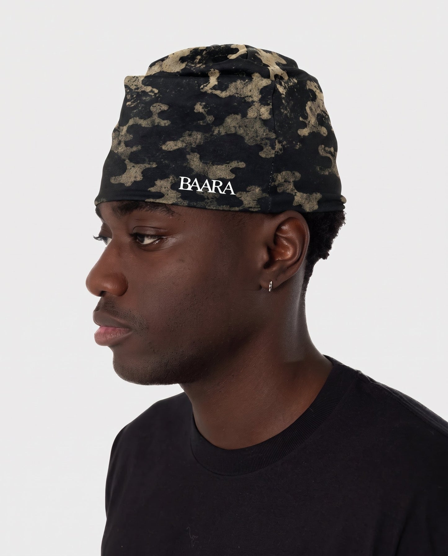BAARA SS26 - DARK BEIGE COMPACT BEANIE
